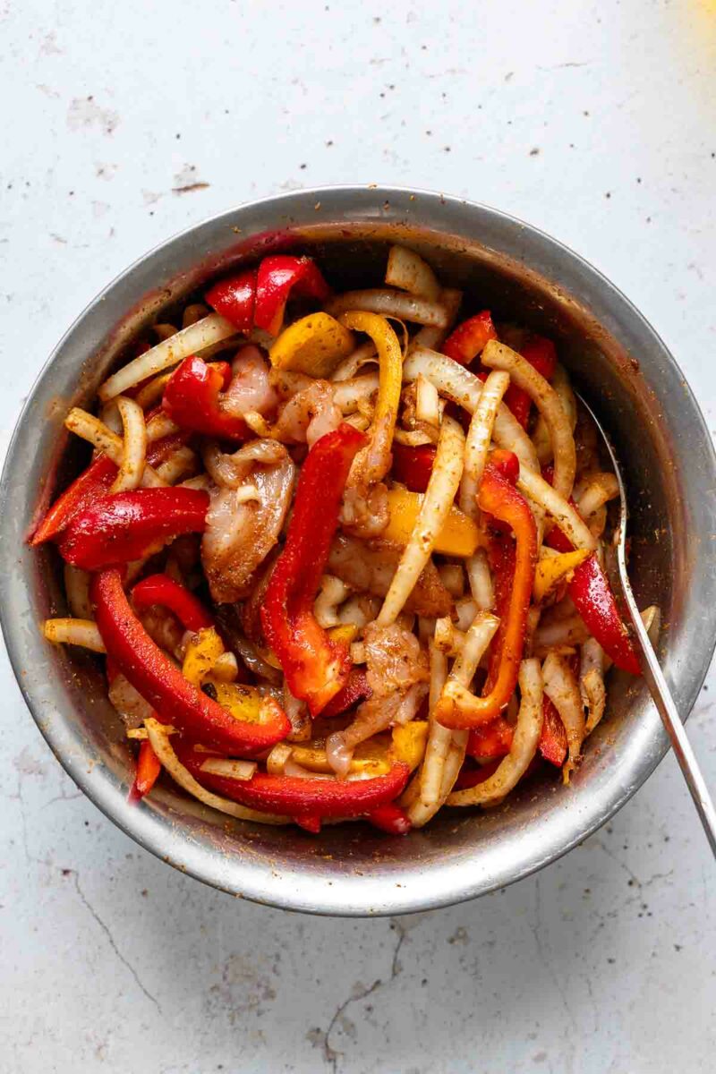 Gemüse und Hähnchen mit Gewürze