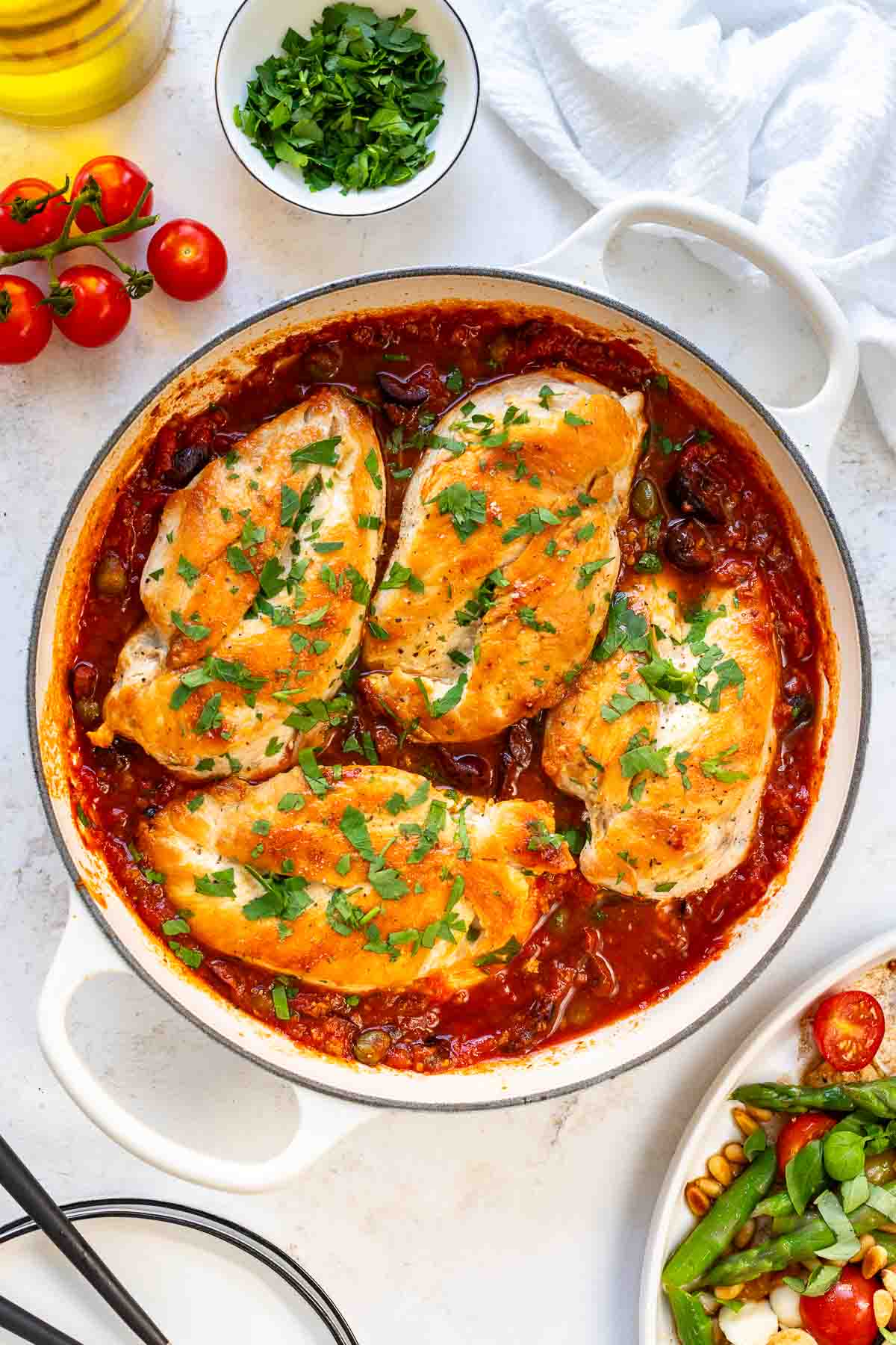Hähnchen Puttanesca in Tomatensauce mit Oliven und Kapern 