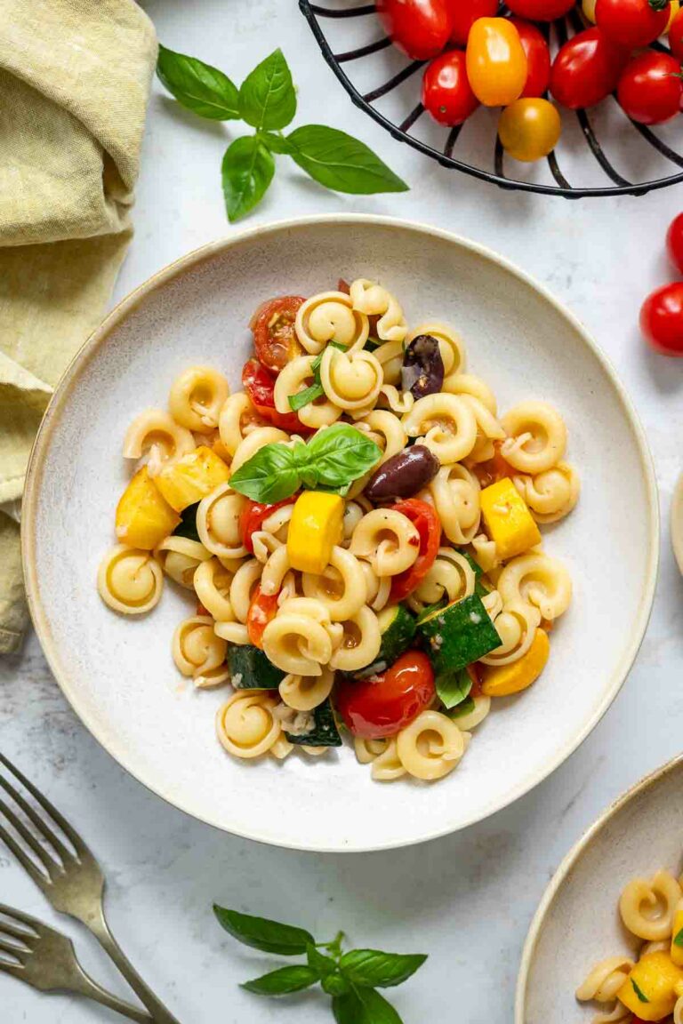 Nudeln mit Zucchini und Tomaten - einfaches Rezept