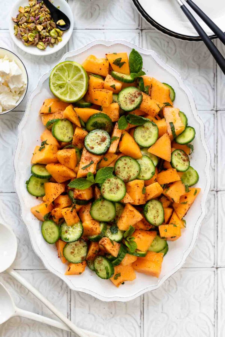 Cantaloupe Melonensalat mit Gurke und Fetakäse