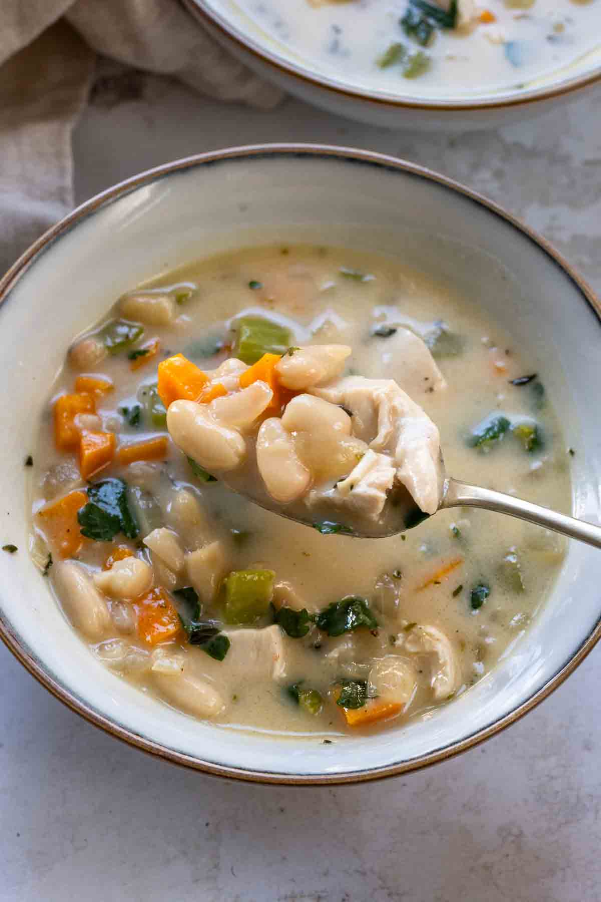 Weiße Bohnensuppe mit Hähnchen