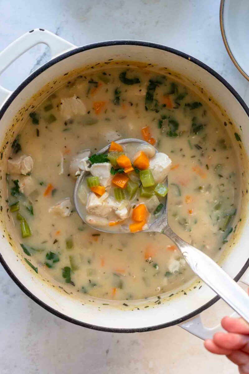 Weiße Bohnensuppe mit Hähnchen